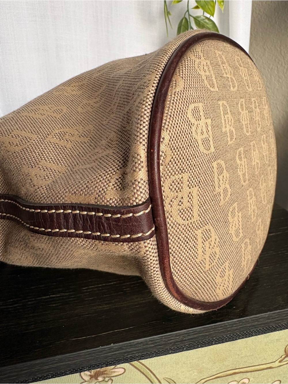Vintage Dooney & Bourke Monogram Canvas Bucket Tote Bag Tan Brown 1975 Plate - Picture 6 of 12